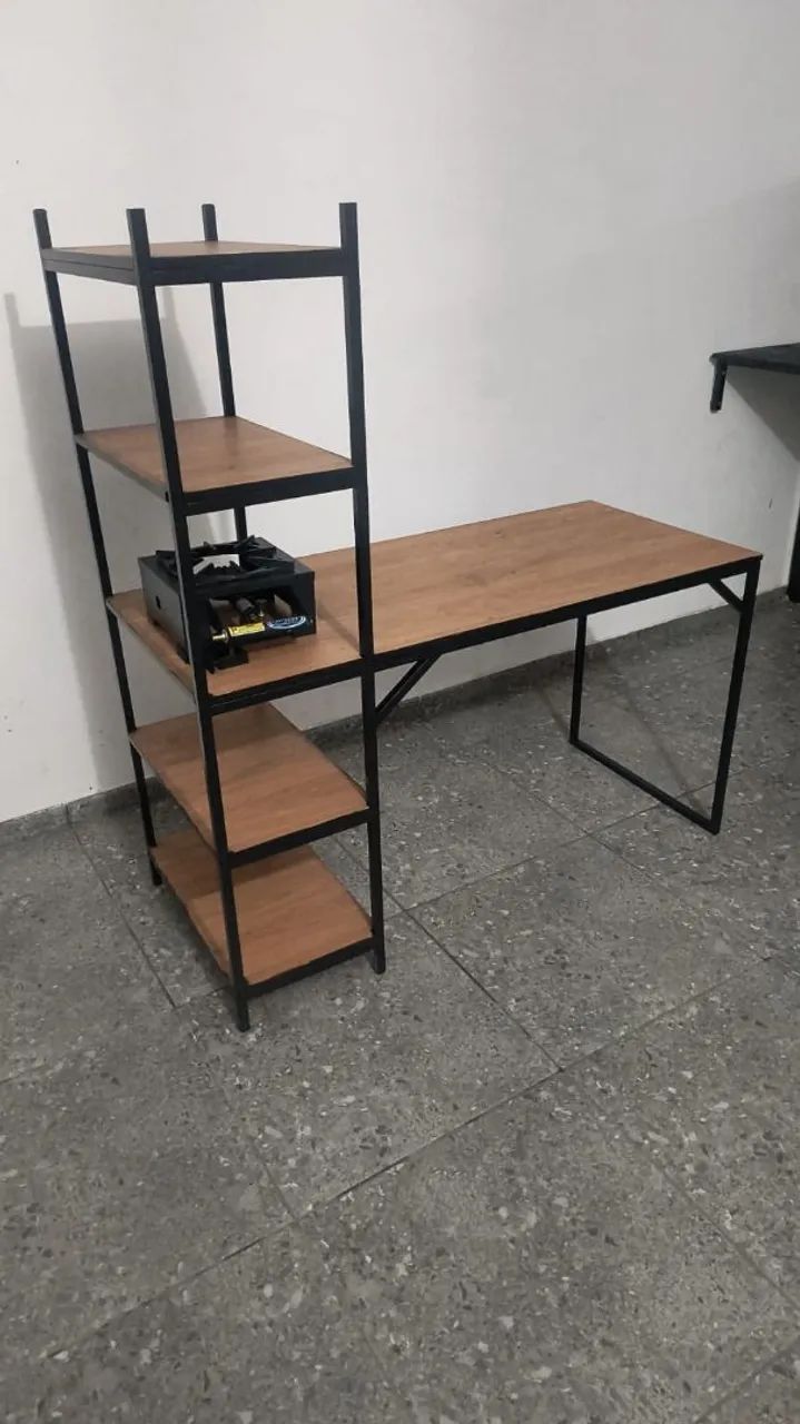 Escrivaninha estilo industrial com prateleiras - Foto 2