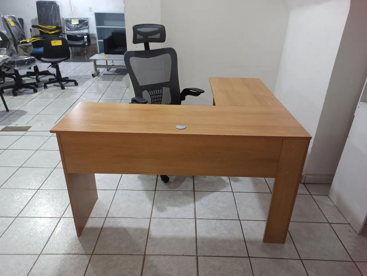 Mesa e cadeira para escritório novos - Foto 3
