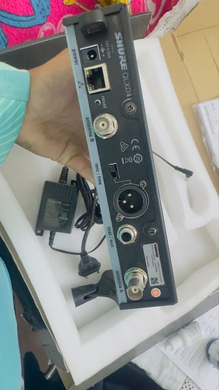 Receptor sem fio Shure QLxD4 - Foto 4