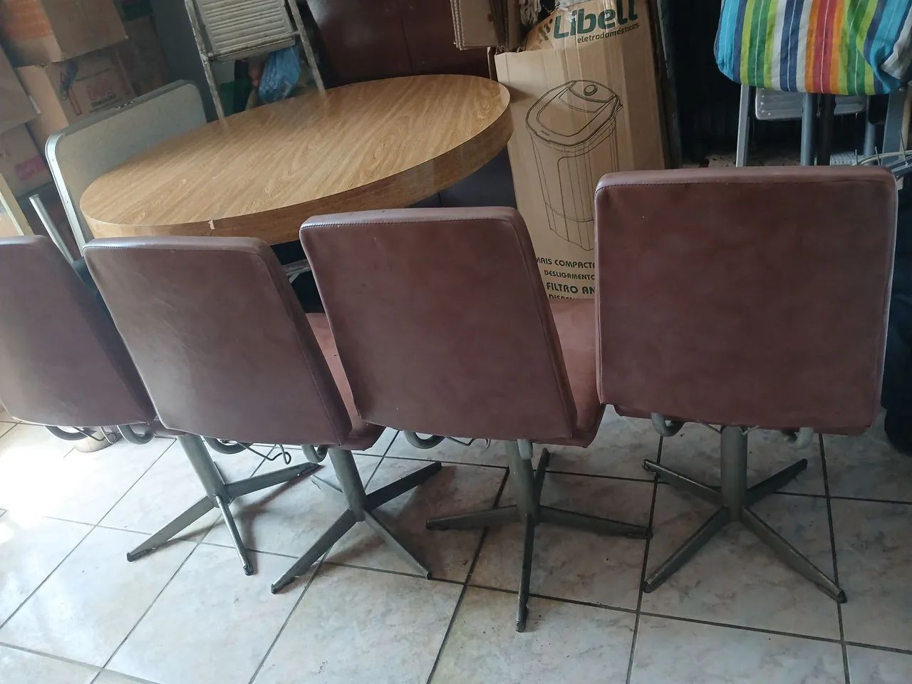 Mesa com extensor+4 cadeiras giratórias anos 60/70 - Foto 4
