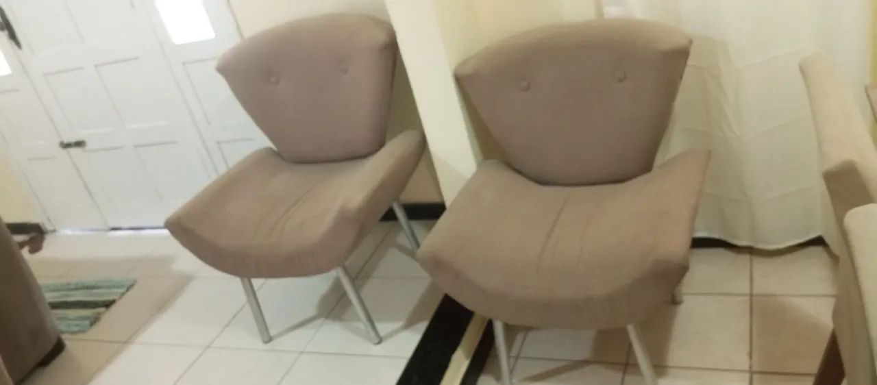2-Poltronas bem conservadas