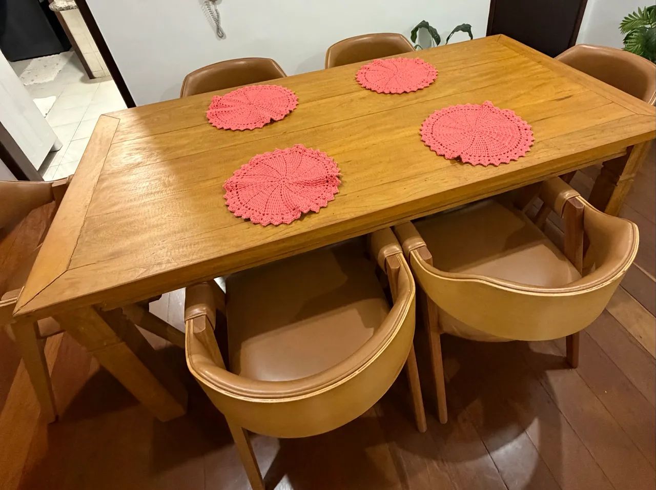 Oportunidade!!! Mesa de jantar retangular maciça + 6 cadeiras - Foto 3