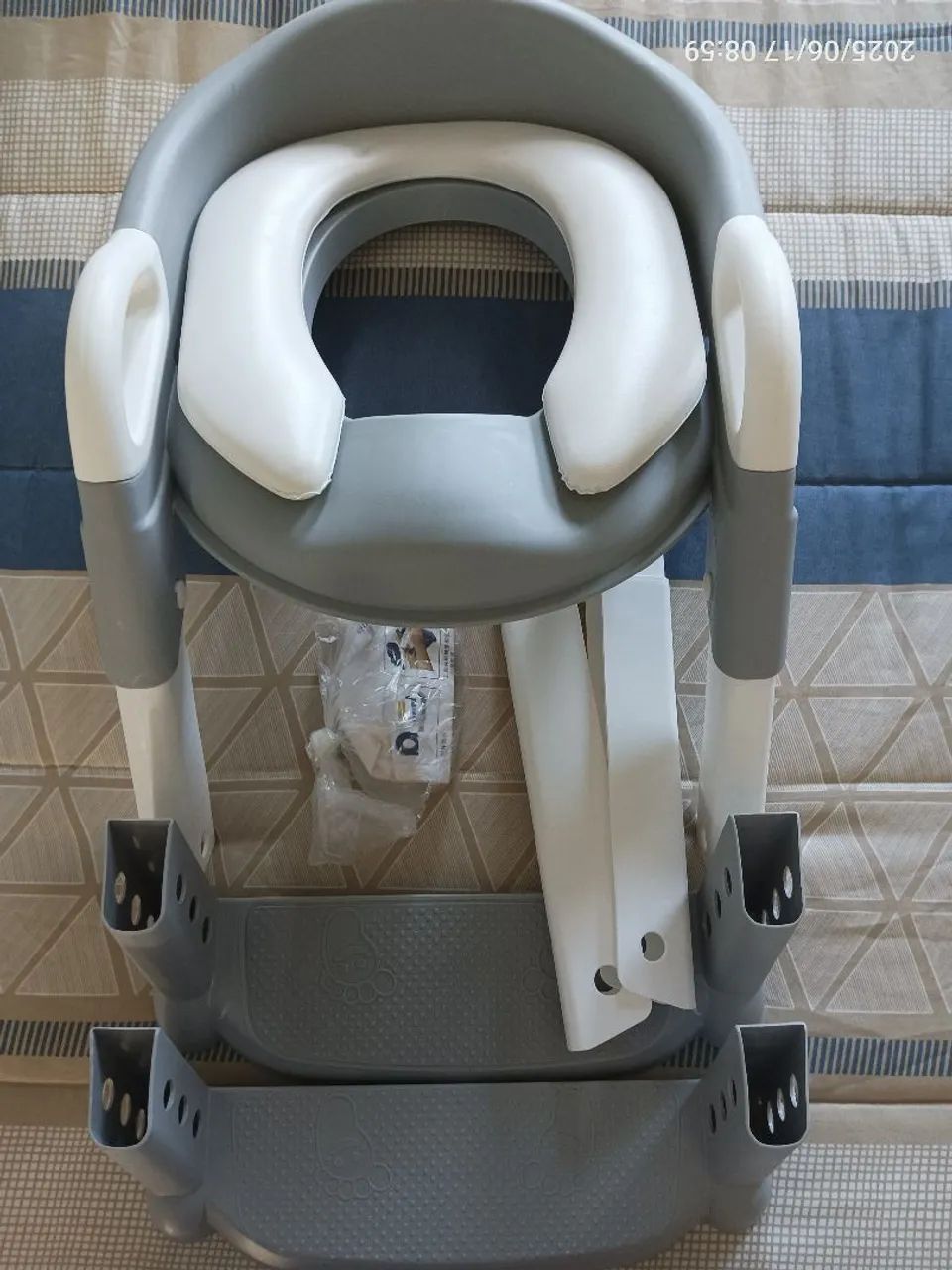 ASSENTO REDUTOR INFANTIL COM ESCADA - NOVO E COMPLETO - Foto 2