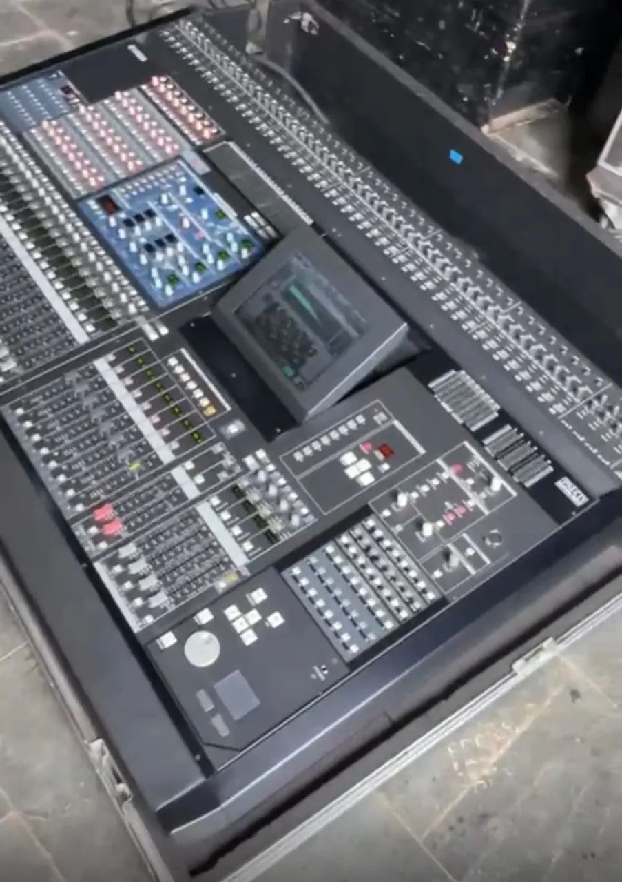 Yamaha PM5D Standard com case e 2 fontes 