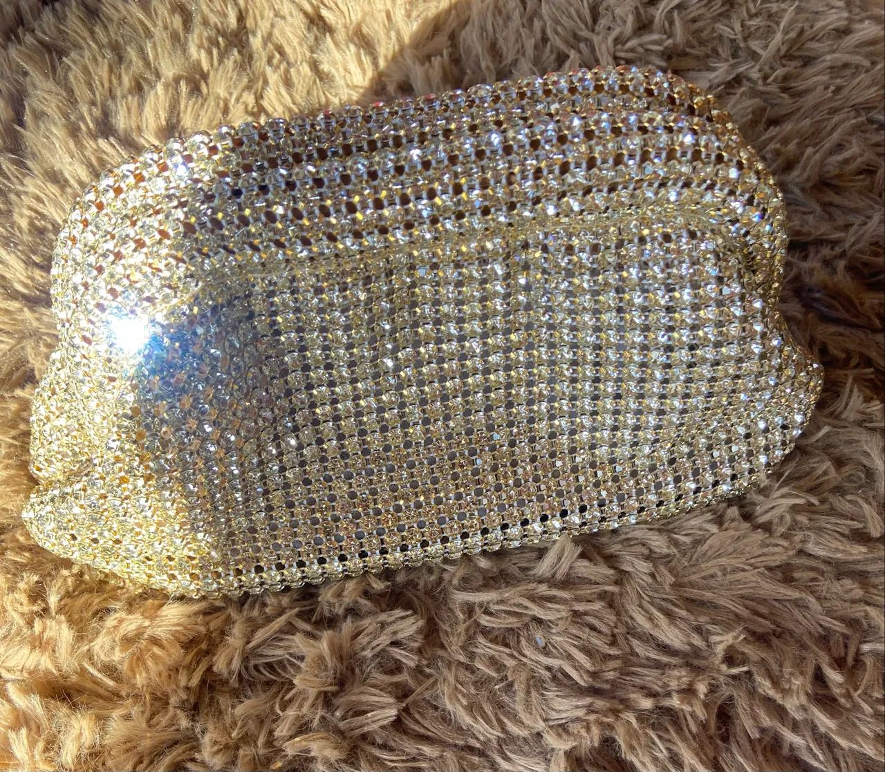 Bolsa Cluth de mão e ombro, strass dourada, Nova