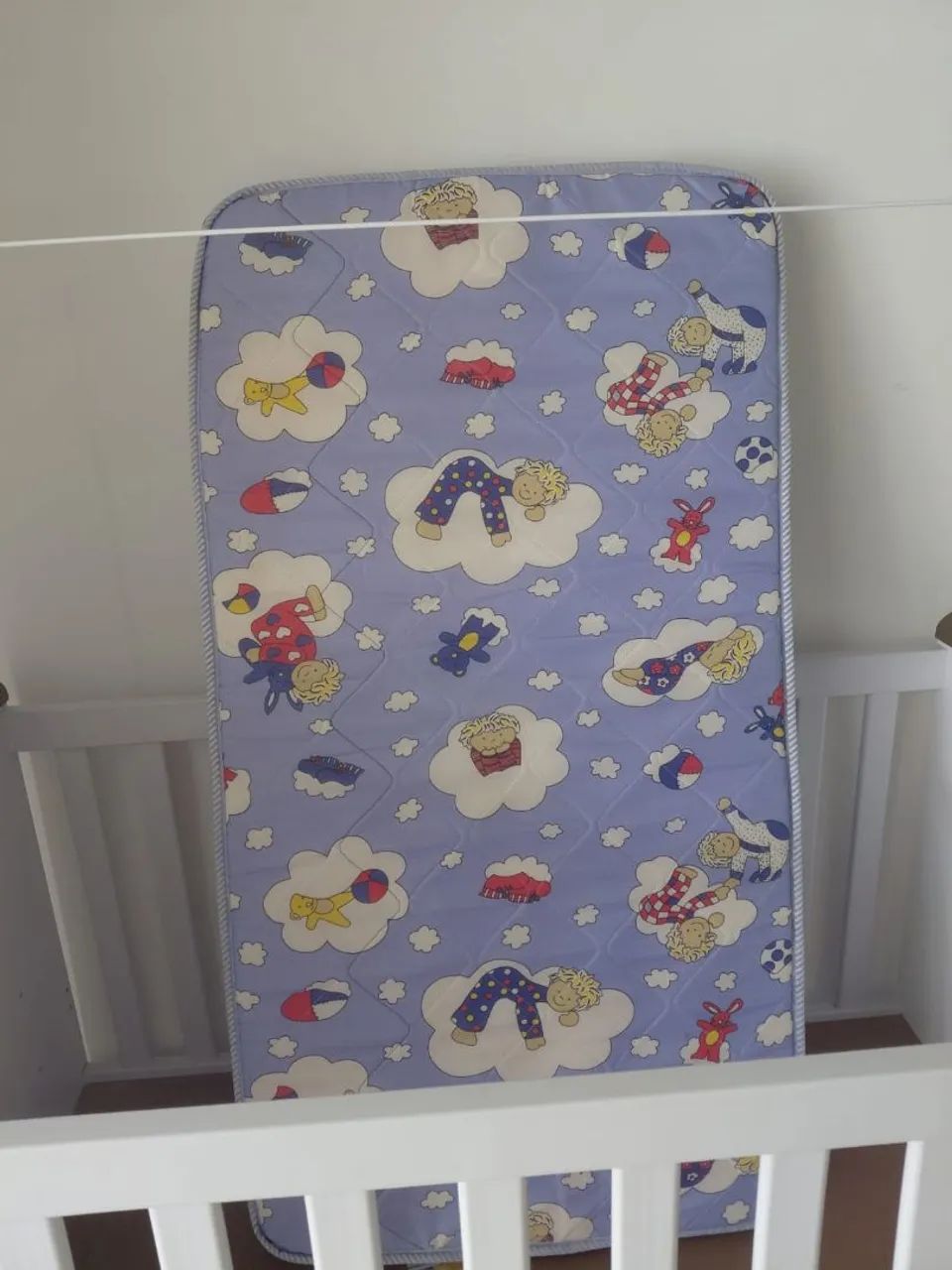 VENDO BERCO CAMA E COLCHÃO  USADO EM ÓTIMO  ESTADO VALOR DE R$ 500,00 . Somente retirada  