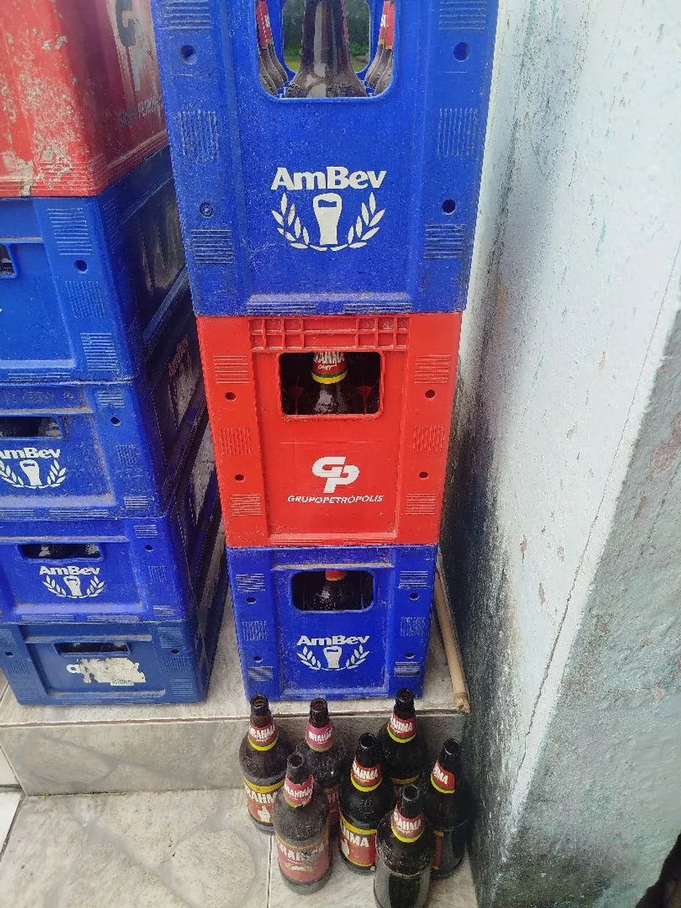 Lote de engradados de cerveja completos - Foto 2