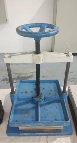 Prensa grande para encadernação