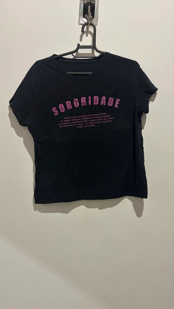 blusa estampado com ?sororidade? (usada)