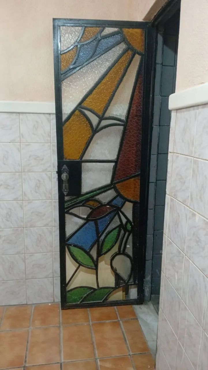 Porta de ferro com Vitrô. - Foto 2