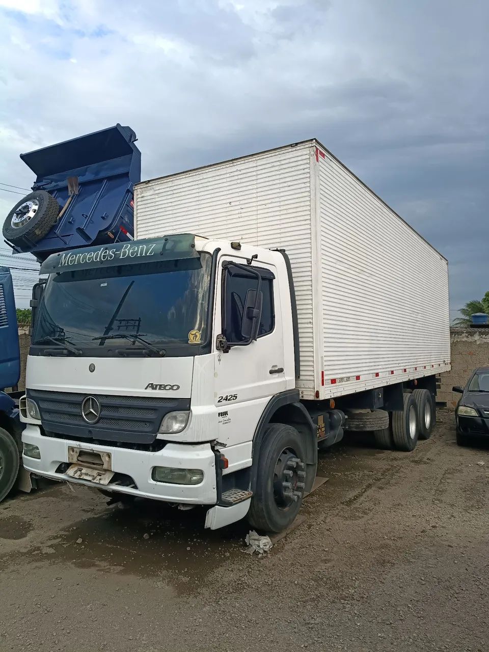 Atego 2425 truk baú 