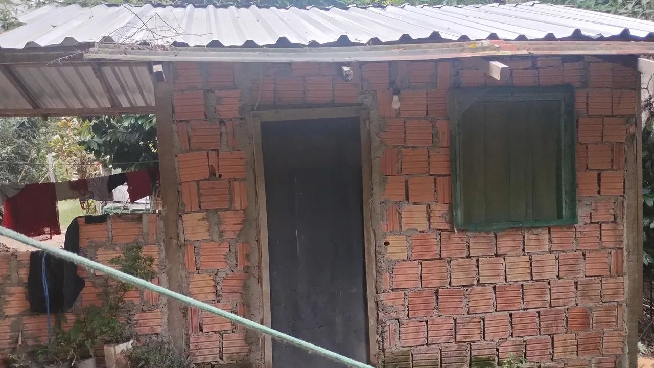 Vende -se uma casa
