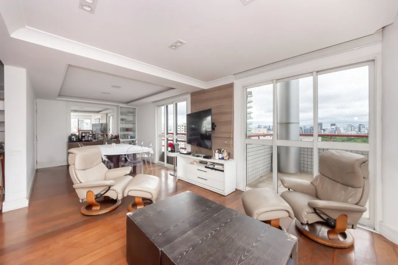 Duplex para venda em Itaim Bibi com 4 quartos, sendo 4 suítes, 190m²