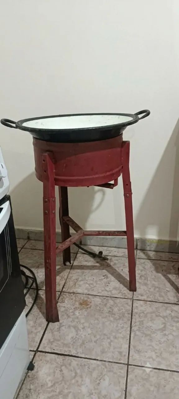 Vende-se tacho e suporte para fritura