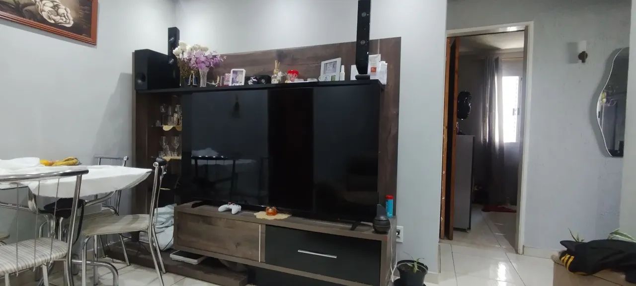 Rack com painel integrado (home theater)