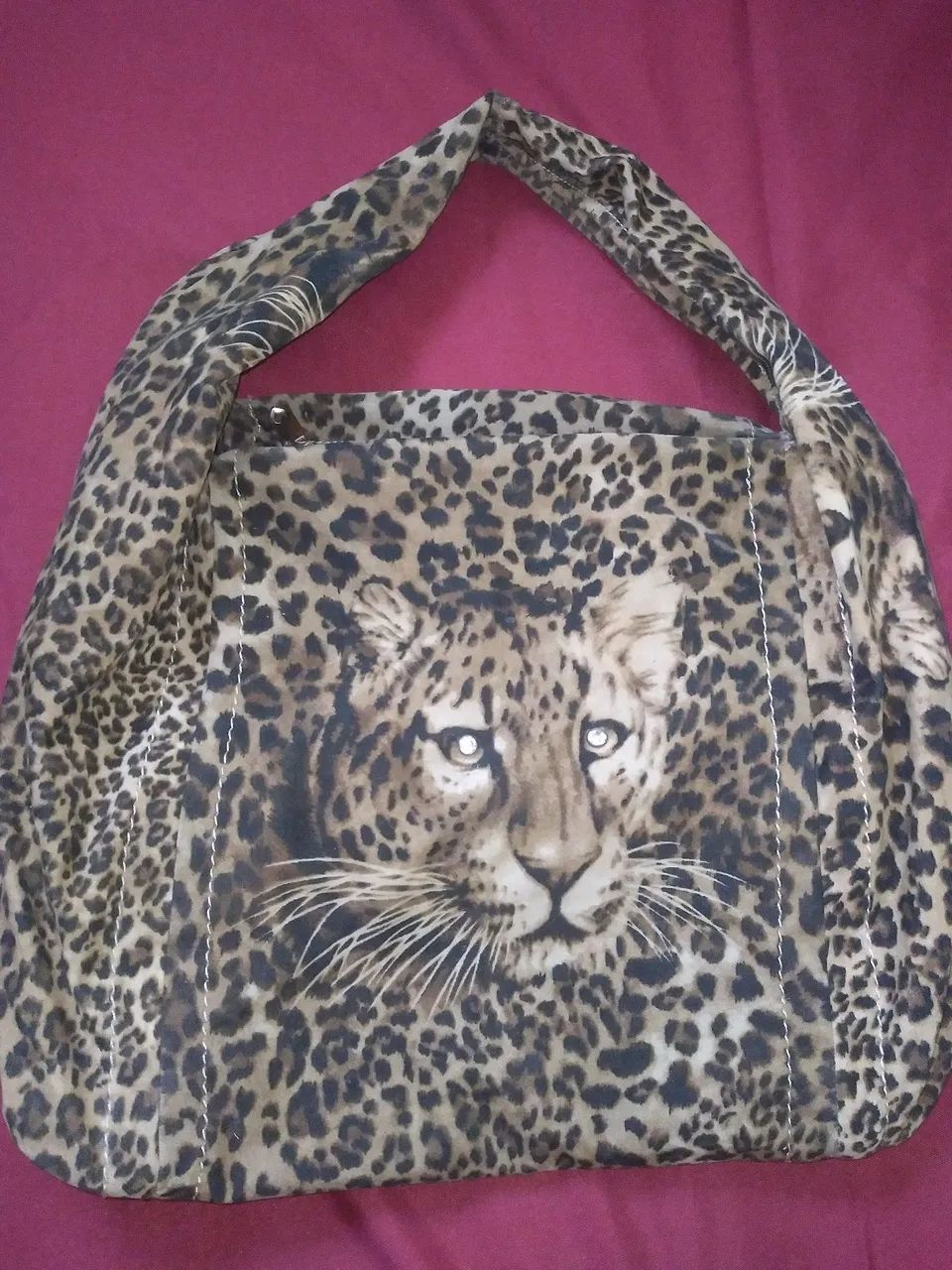 Bolsa Camursada Estampa de onça  - Foto 2
