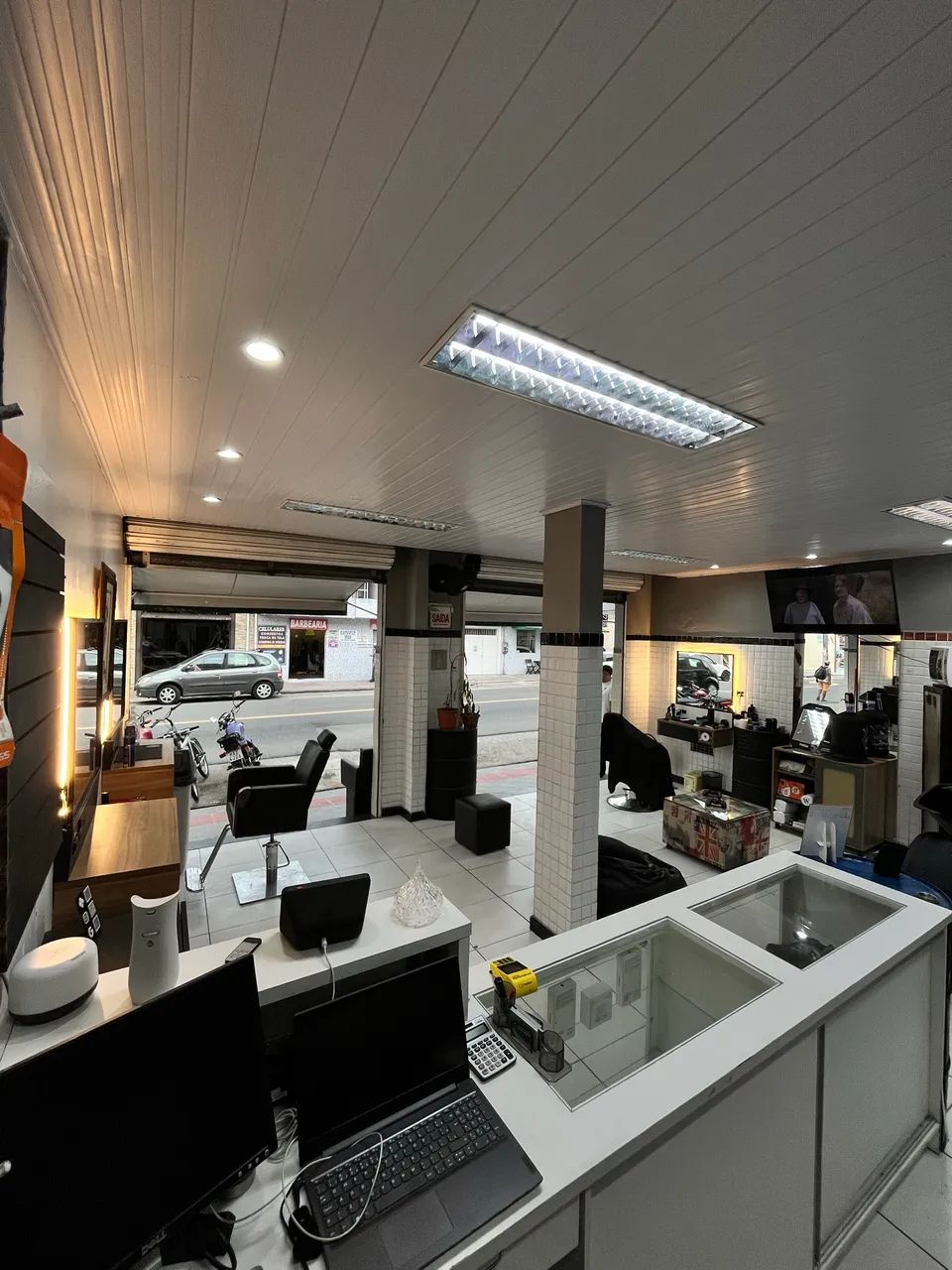 Contrata-se Barbeiro ou Aluguel Cadeira - Foto 2