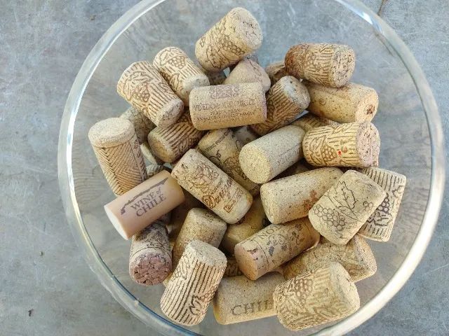 Kit de 100 Rolhas de cortiça de espumante champagne e de vinho, nacionais e importadas - Foto 4