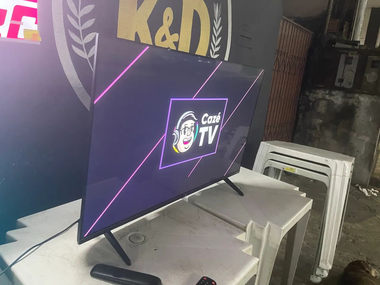 Vendo Tv smart Roku 43  polegadas completa. - Foto 4