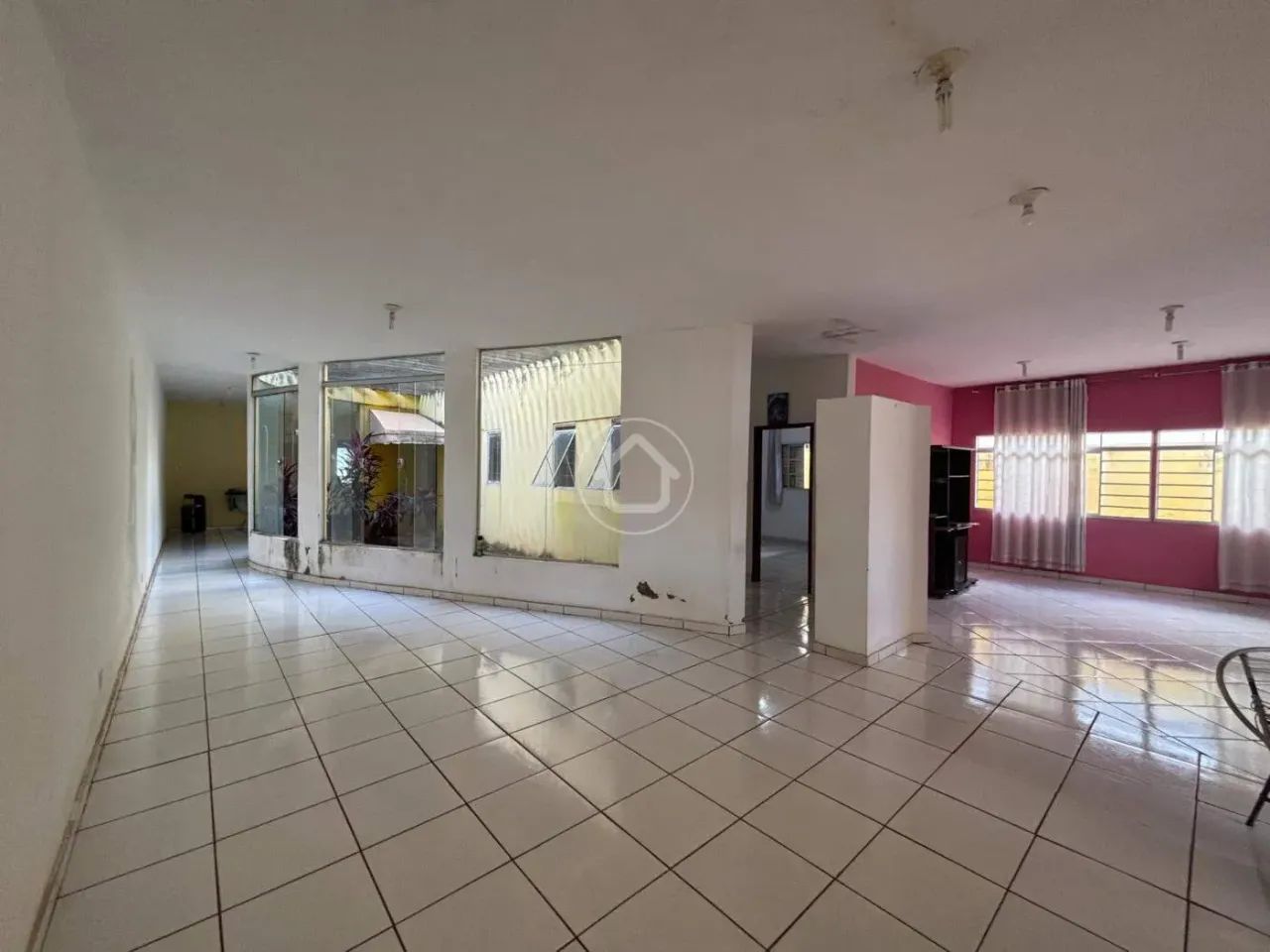CASA COM ALPLO TERRENO - Foto 5