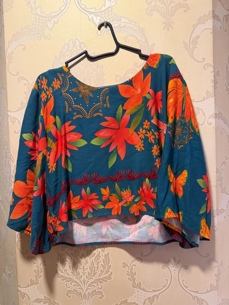 Blusa cropped estampada manga larga  - Foto 2