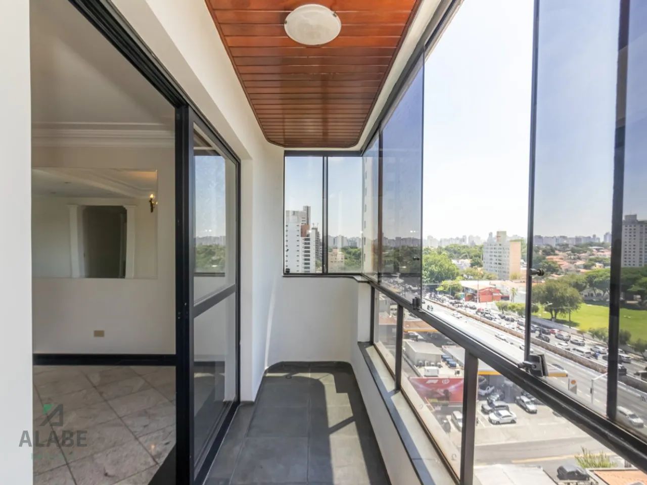 Apartamento para venda em Moema com 3 quartos, sendo 3 suítes, 249m² - Foto 2