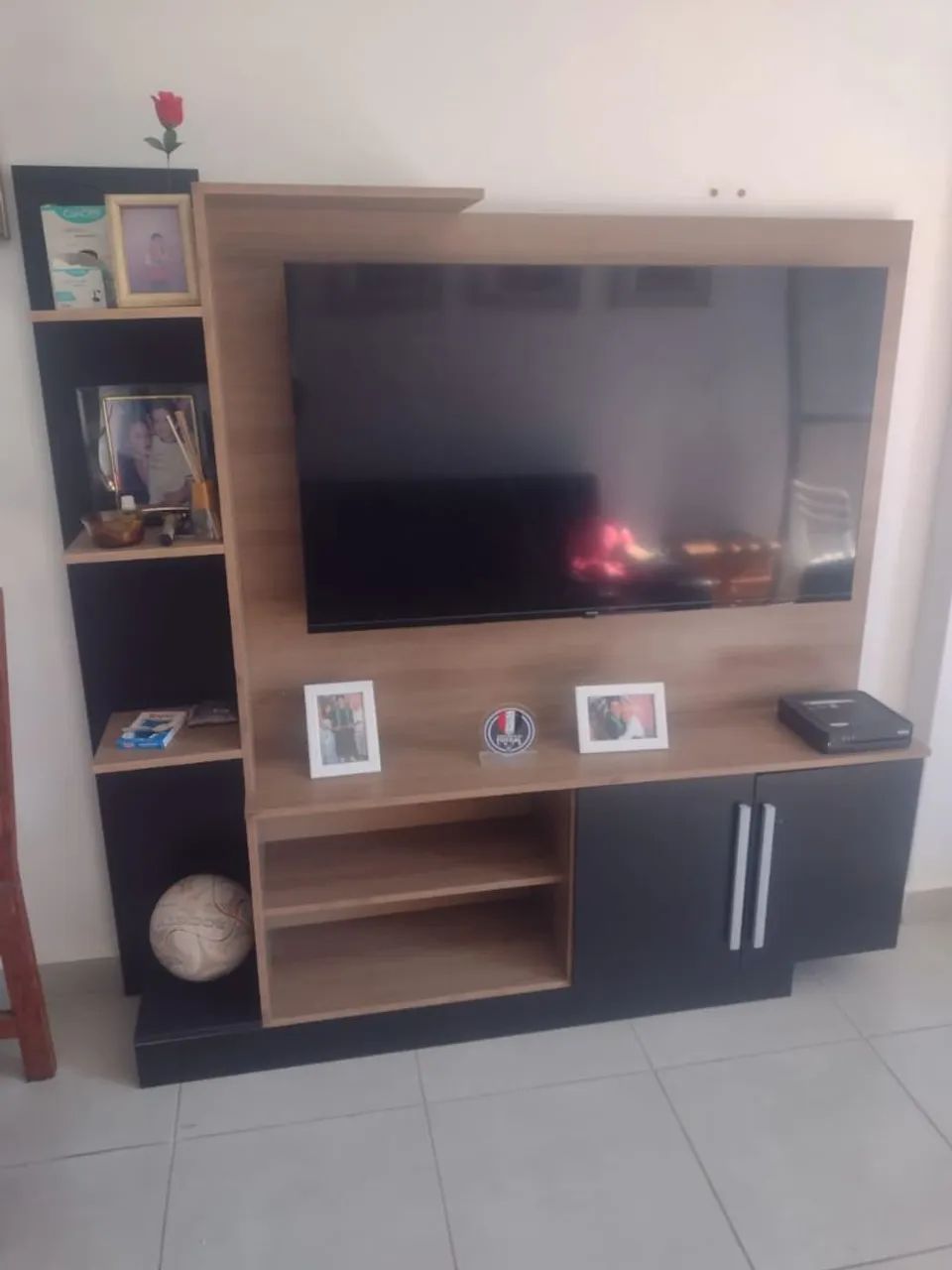 Estante para TV (Marrom e Preta)