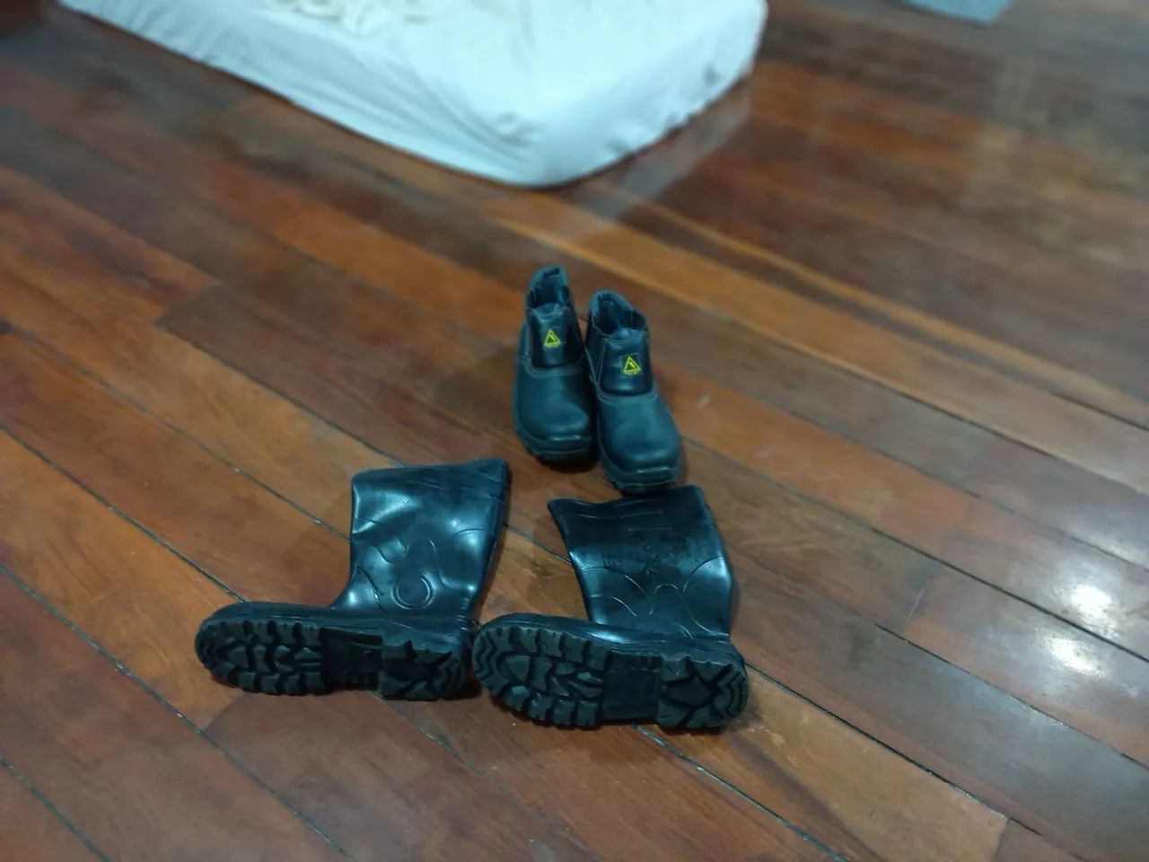 EPI. Bota de segurança com biqueira de aço.