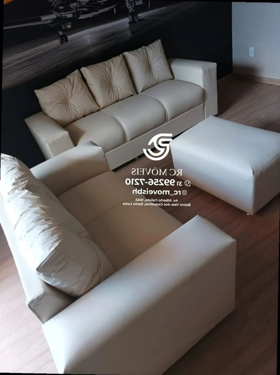 Sofá 3 e 2 pessoas com Puff Couro ecologico Sintético D33 Direto da Fábrica - Foto 3