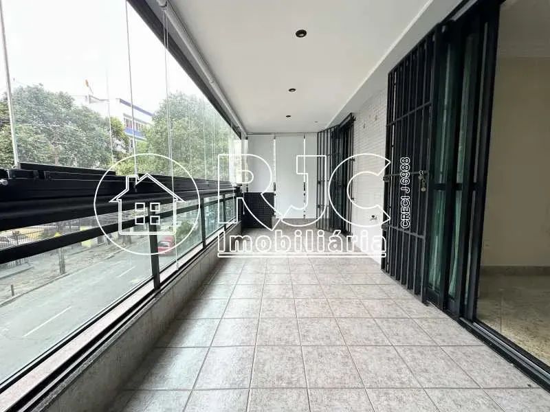 Amplo 4 quartos varandão 2 vagas e juntinho metro