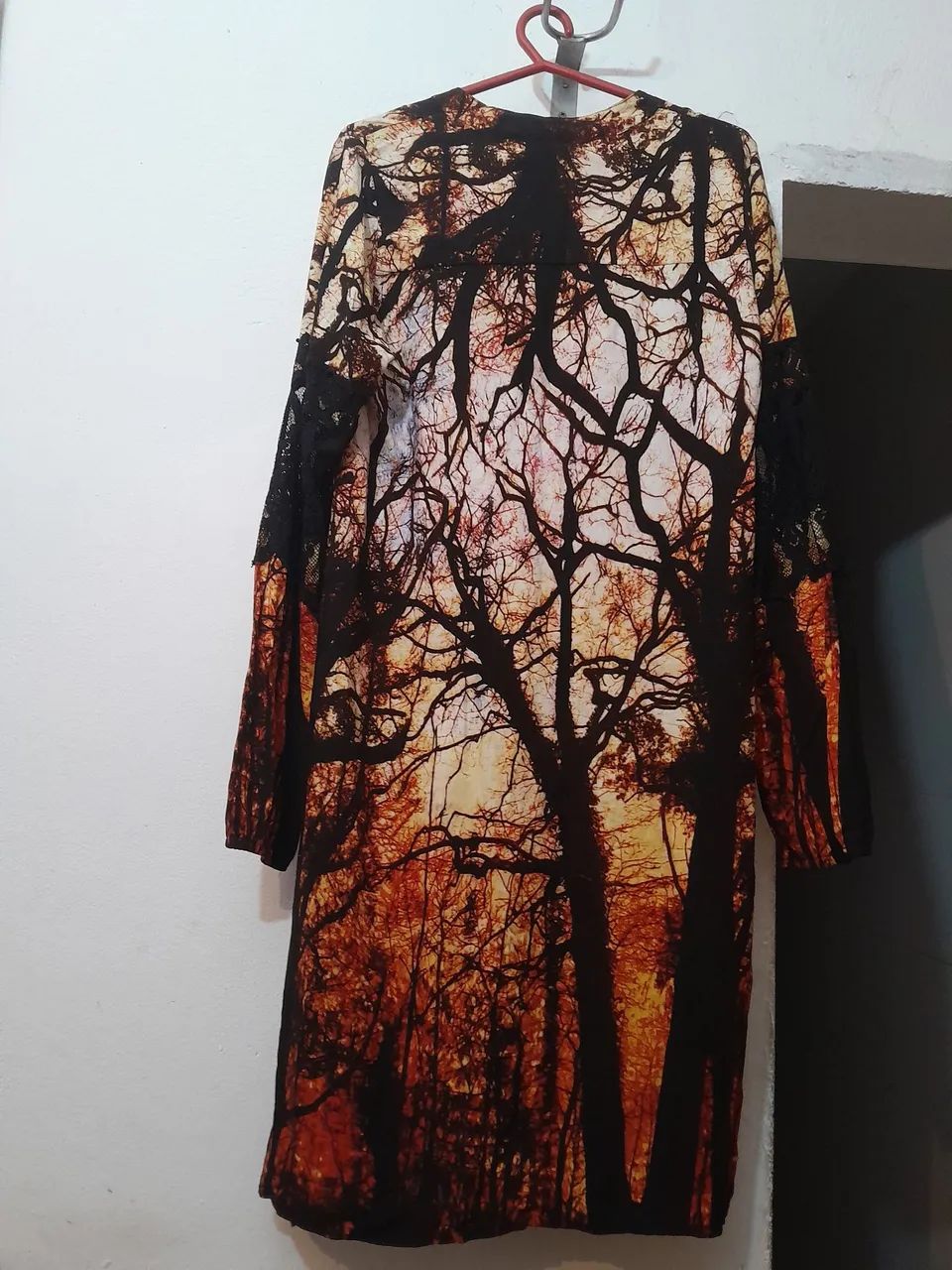 Lindo vestido estampado com mangas com rendas - Foto 2