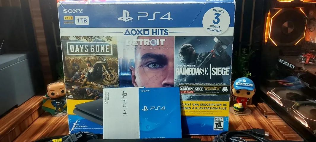 PLAYSTATION 4