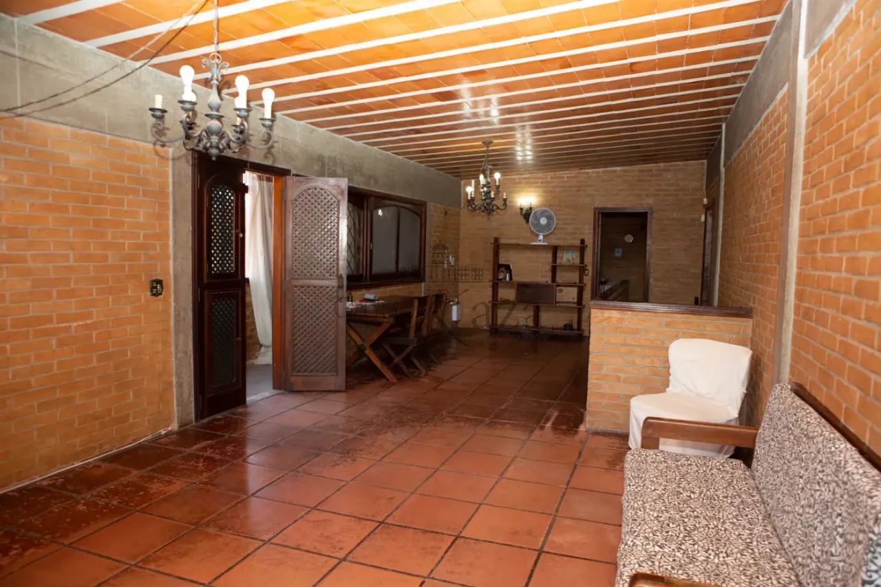 Casa - Monte Castelo - 3 Dormitórios - 219m².