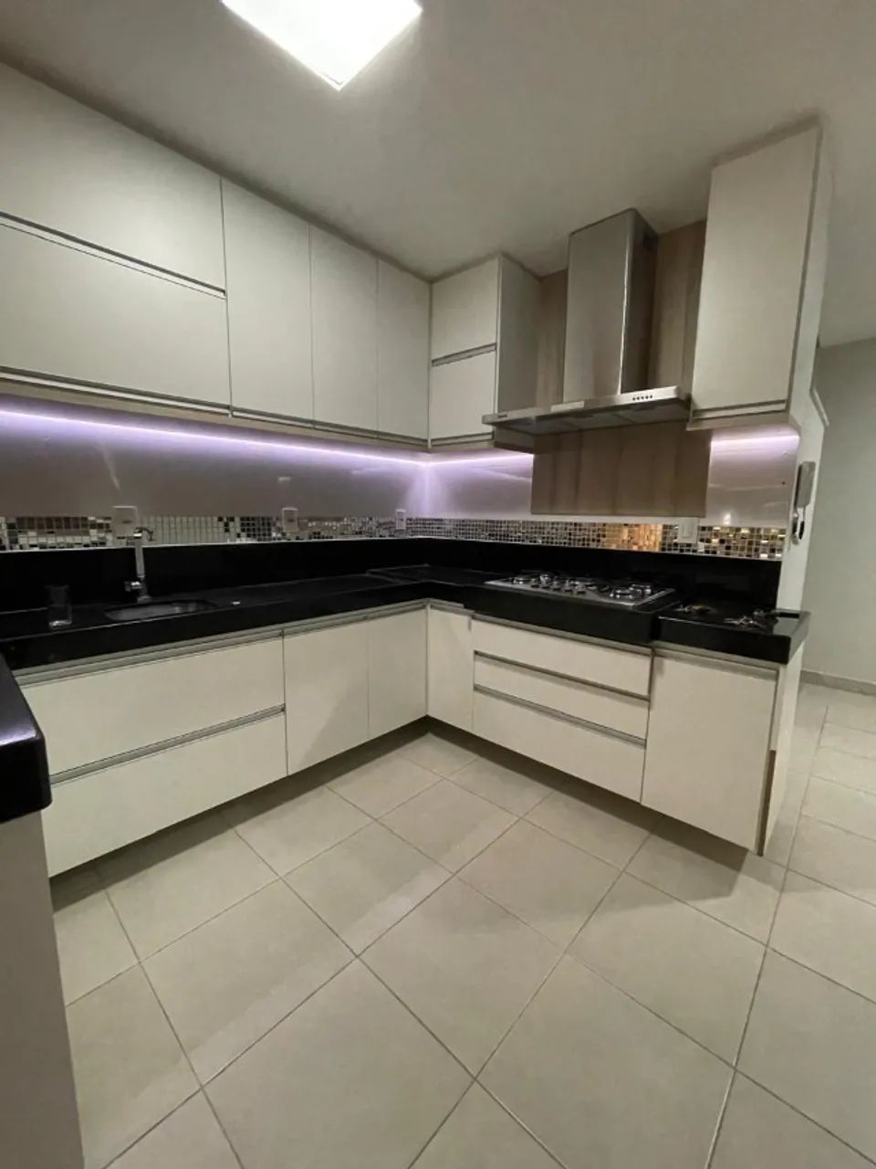 Alugo Apartamento no Centro Mobiliado - Foto 4