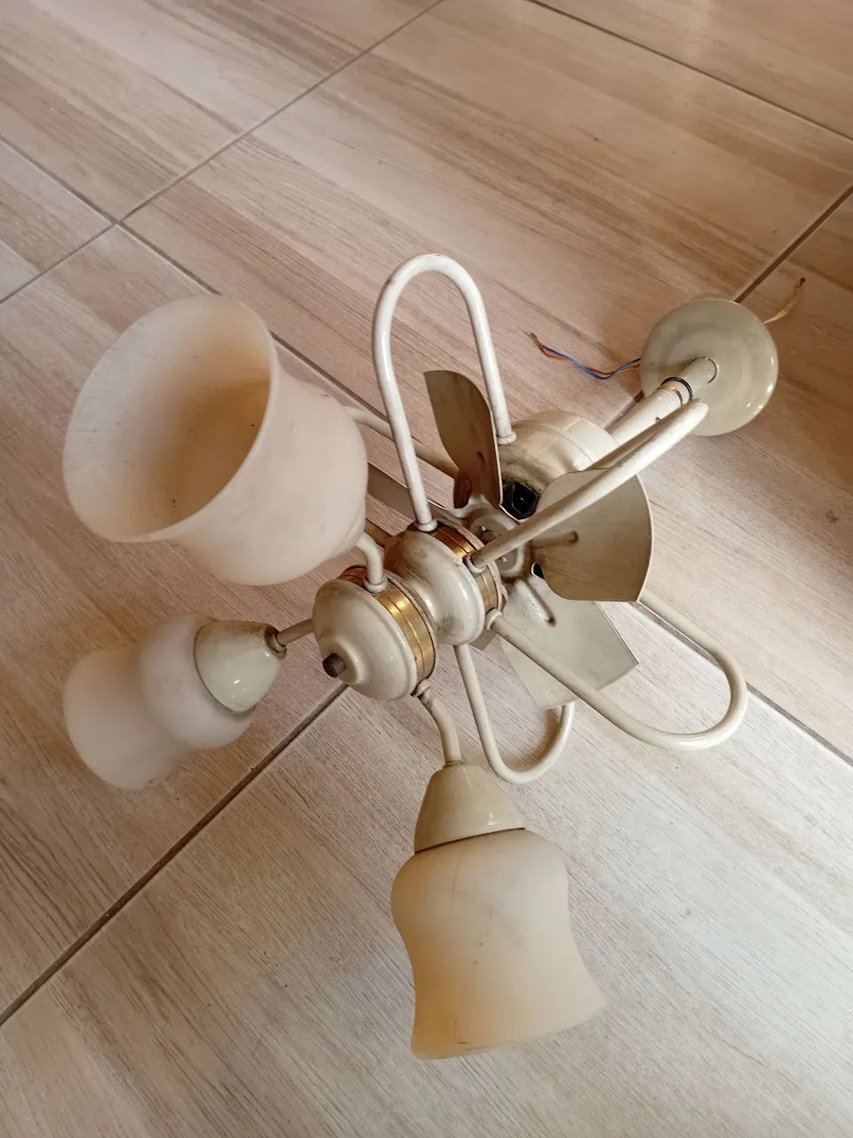 Lustre antigo com Cúpulas 