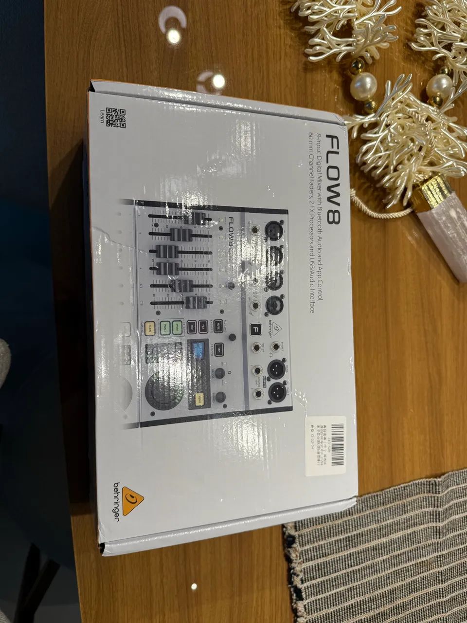 Mesa Digital Behringer Flow 8 Nova sem uso