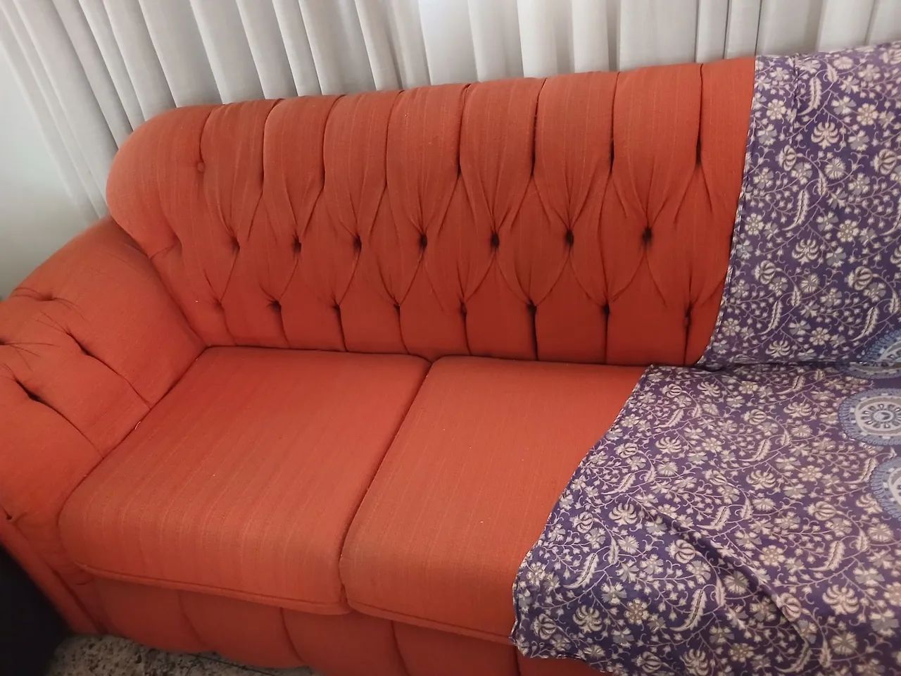 Sofá clássico chesterfield  em L estilo vintage em captonê - Foto 4