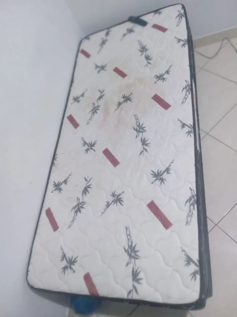 Vende cama box de solteiro 