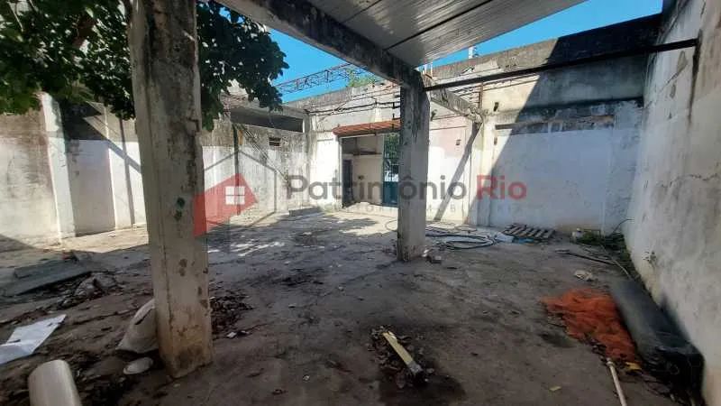 Galpão com 2 casas - ao lado da Avenida Brasil - em Ramos - Foto 2
