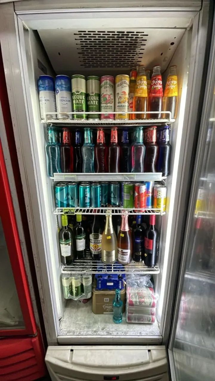Cervejeira / expositora de bebidas 