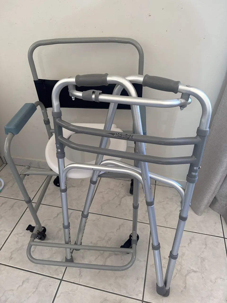 Cadeira de banho e andador - Foto 2