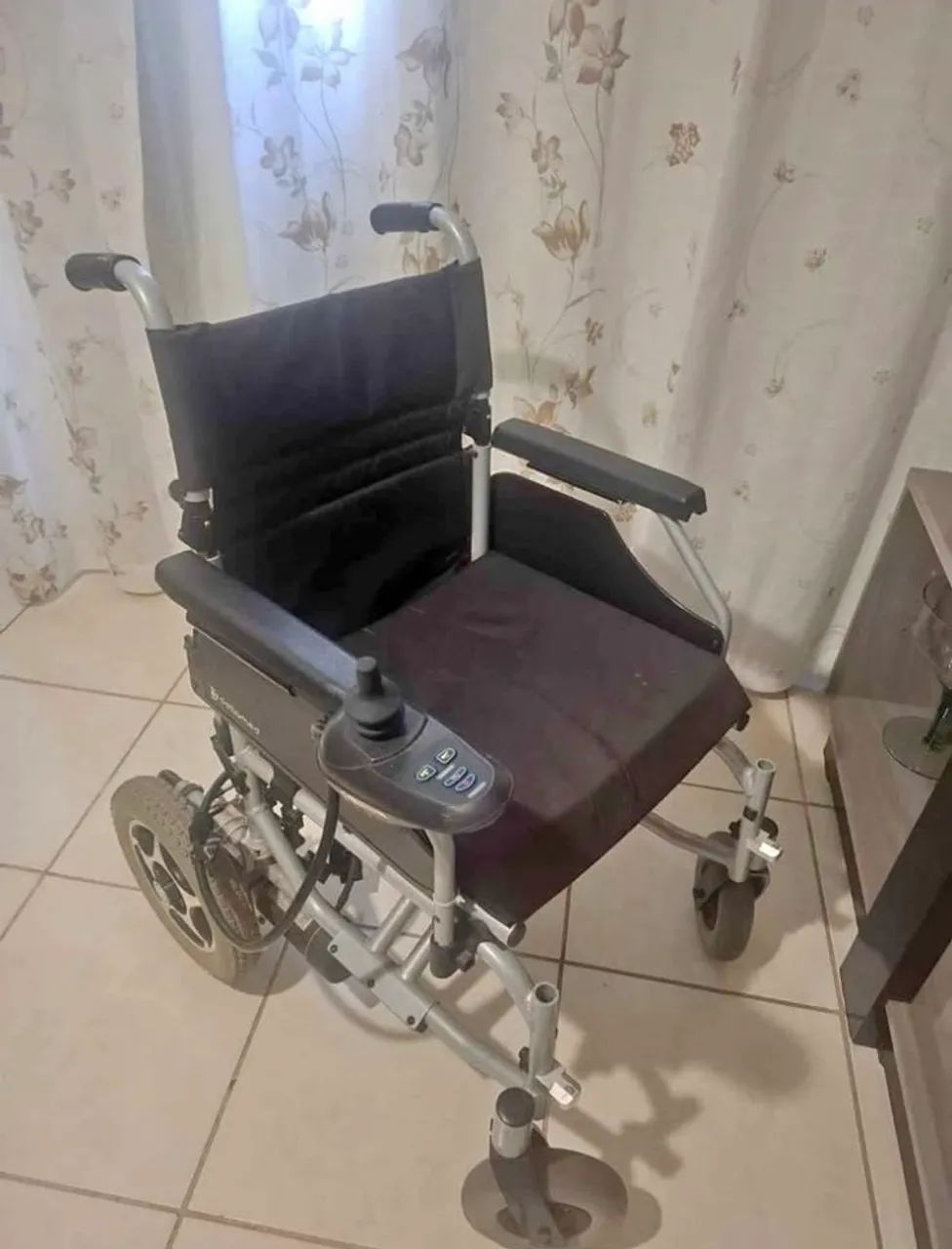 Cadeira de Rodas Motorizada Dobrável