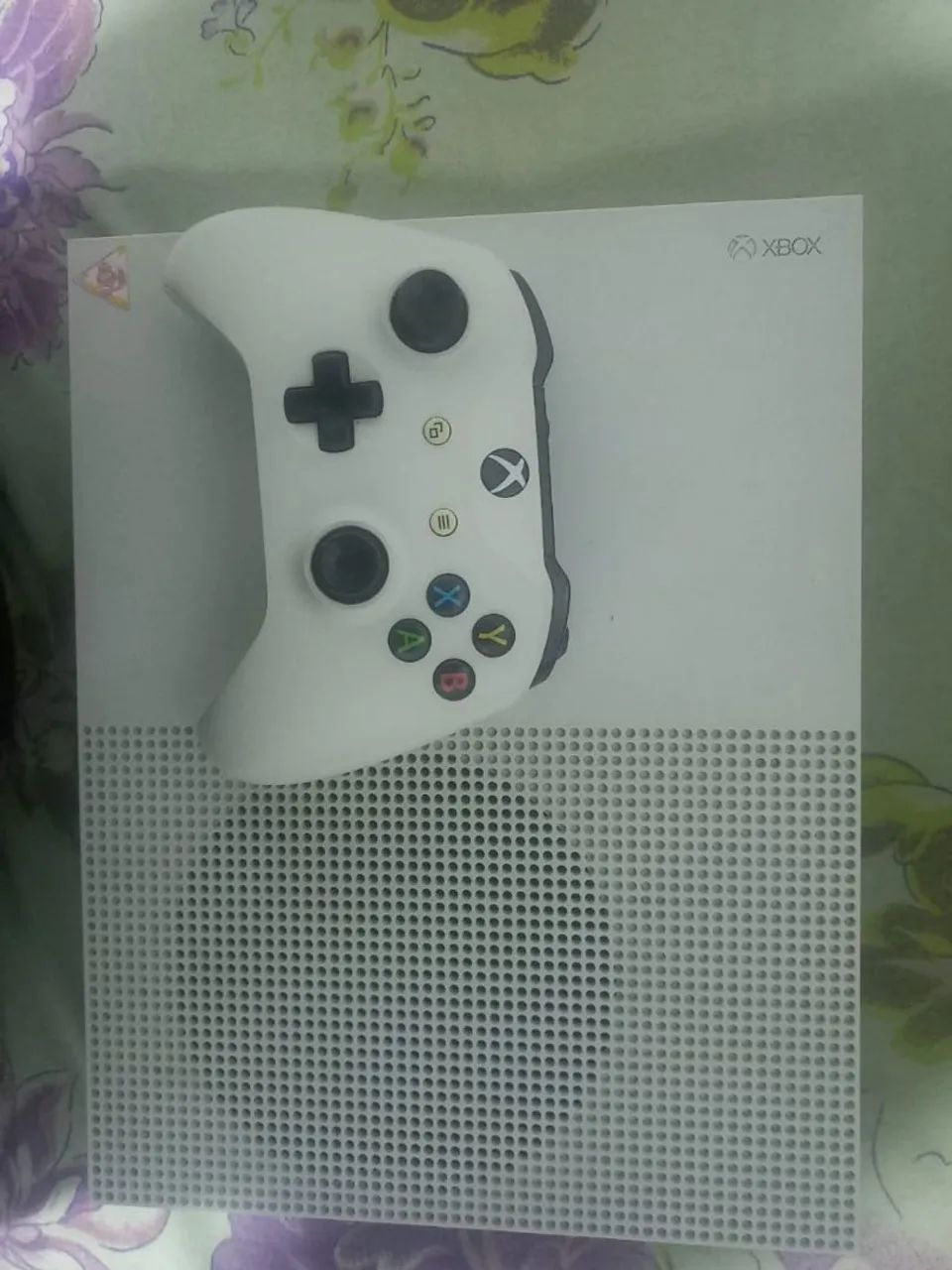 Xbox One S 500 GB com 75 jogos