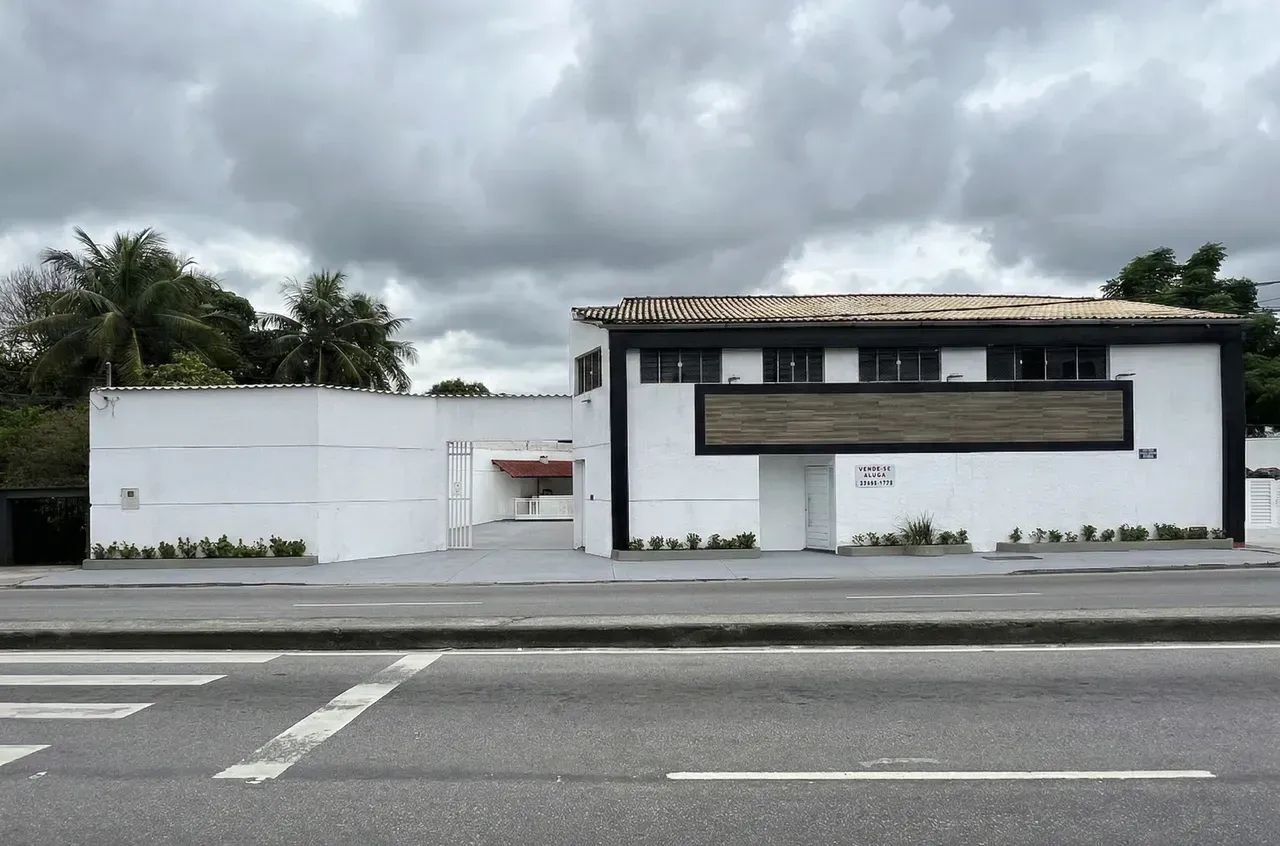 Imóvel para aluguel possui 1000 metros quadrados em Campo Grande - Rio de Janeiro - RJ