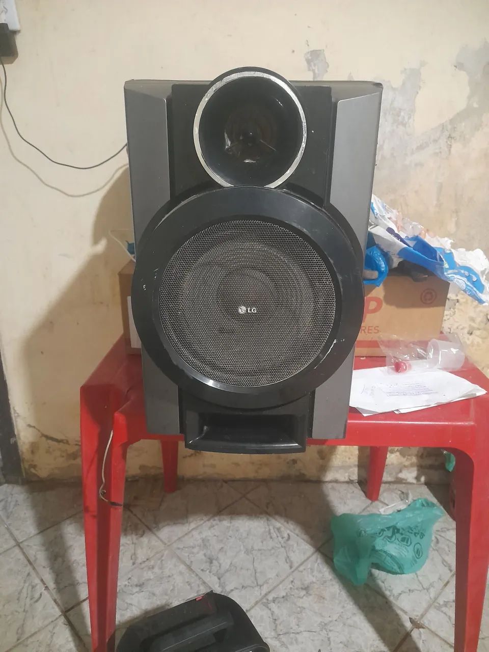 Caixa grande de som LG