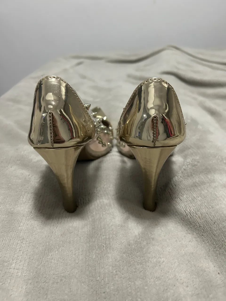 Sapato Scarpin dourado com transparente e spark - Foto 2