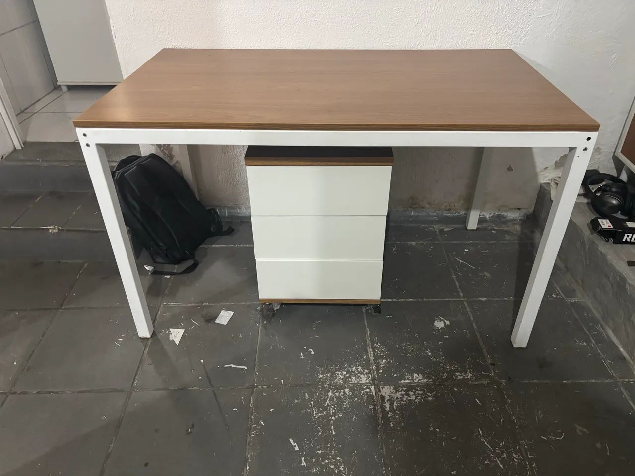 Mesa, gaveteiro e armário  - Foto 3