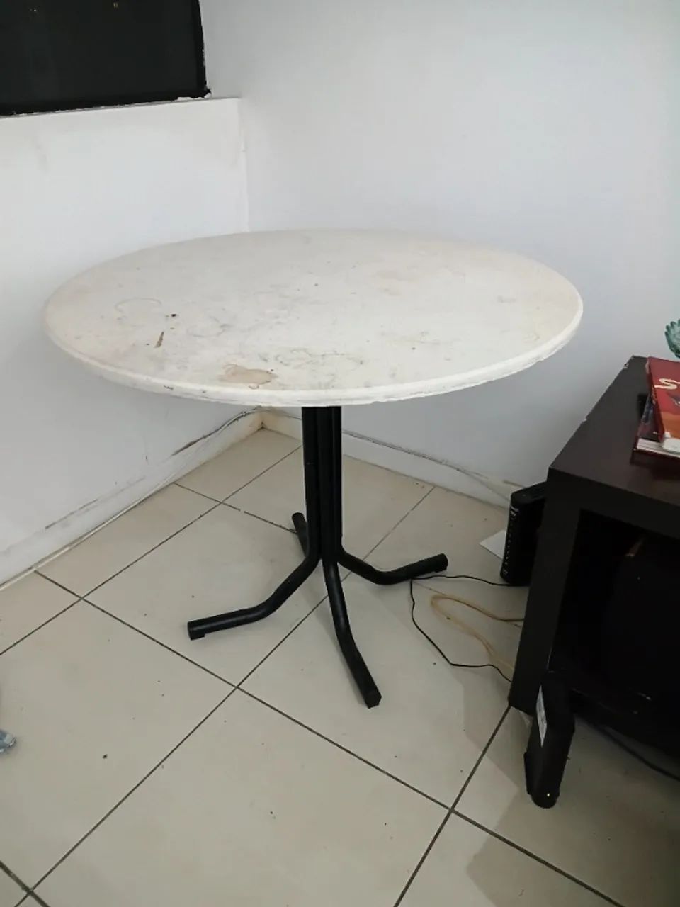 Mesa tampo de mármore 80 cm