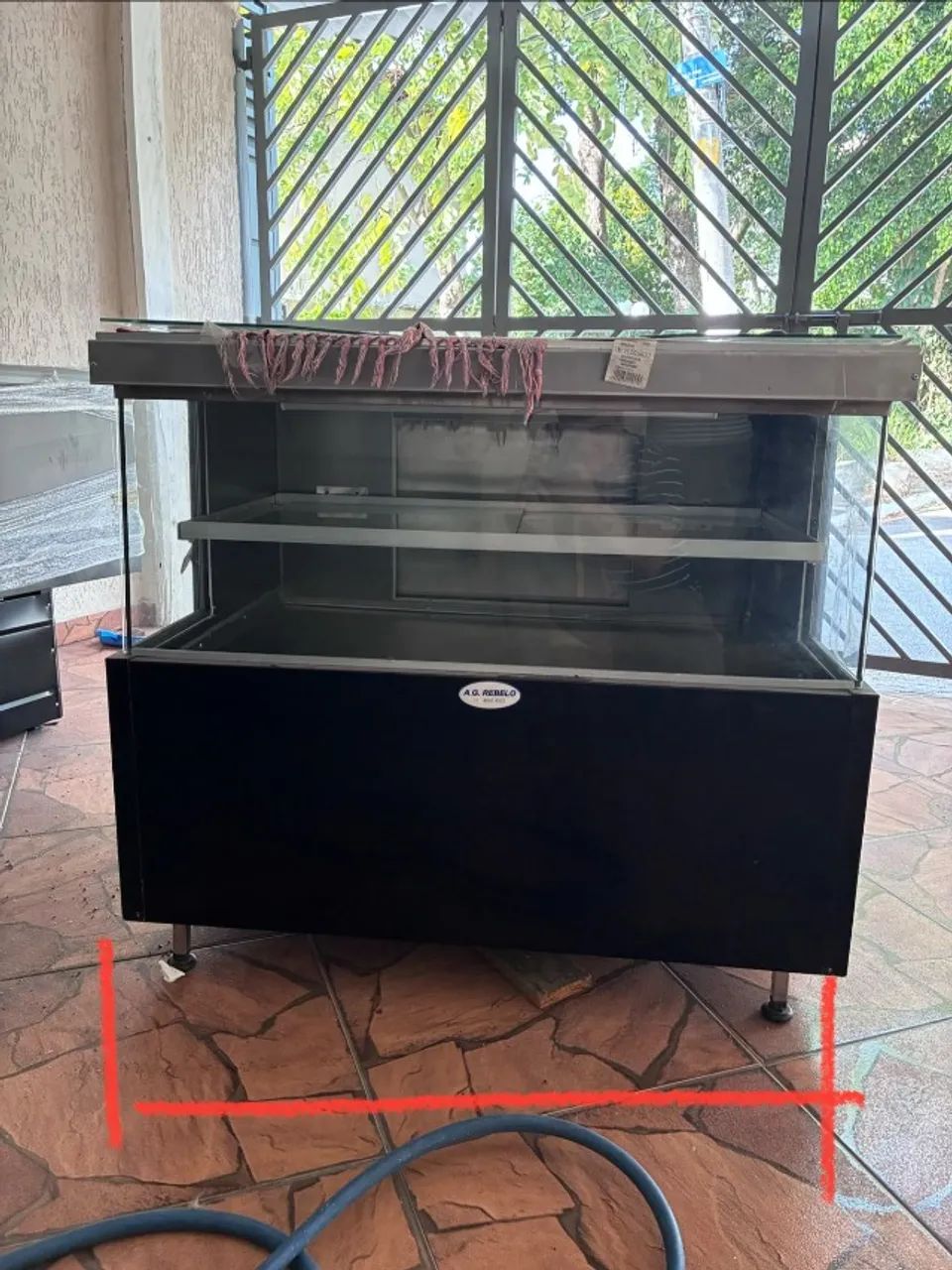 BALCAO EXPOSITOR SECO COM VIDRO NA PARTE SUPERIOR, PROPRIO PARA PAES - Foto 4