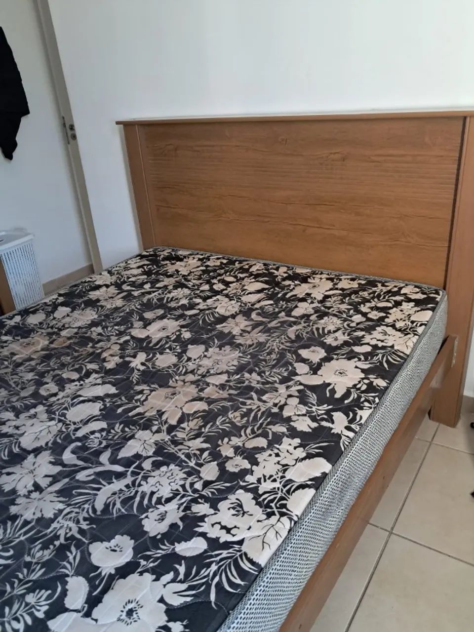 Cama de casal com colchão (usada)